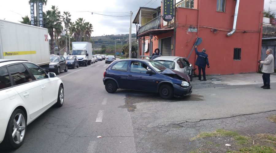 Carrabba di Mascali, incidente sulla via Sicula Orientale: tre feriti