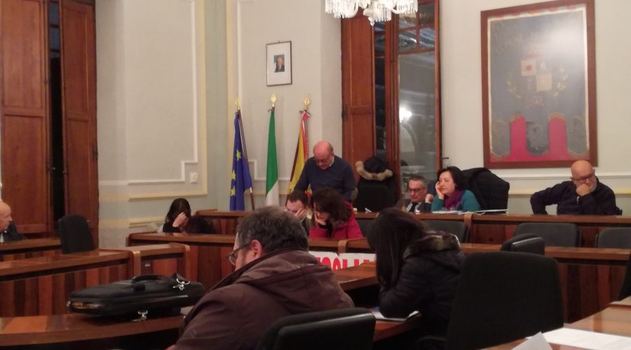 Riposto, il sindaco Caragliano illustra in Consiglio la sua relazione sull’attività svolta