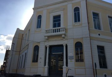 Giarre, al Verga arriva il gasolio per i riscaldamenti. Il sindaco tenta la difesa ma la replica della dirigente Maletta &egrave; umiliante  VIDEO