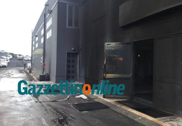 Incendio alla concessionaria Opel. Intervento nella notte dei vigili del fuoco VIDEO - FOTO