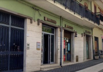 Criminalit&agrave; in azione a Zafferana: rapinato dell'incasso dipendente di un supermercato