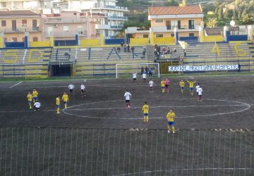 Il Giarre stende per 2-0 il Real Aci. Giallobl&ugrave; a -3 dalla zona play-off