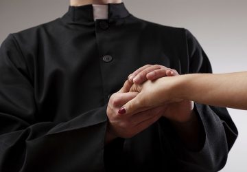 Catania, abusava di minori sin dal 2014: in manette padre Pio Guidolin