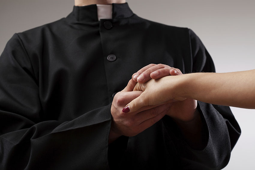 Presunti abusi su 17enne: prete assolto dal processo canonico