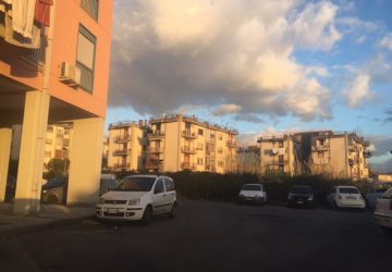 Giarre, blitz antidroga della polizia nel quartiere Jungo. Fermato un 41enne