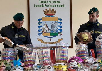 Sequestrati a un grossista cinese 293.000 articoli di Carnevale illegali