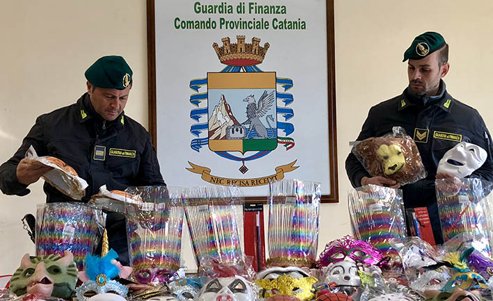 Sequestrati a un grossista cinese 293.000 articoli di Carnevale illegali