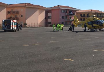 Riposto, anziana accusa malore. Intervento dell'elisoccorso VIDEO