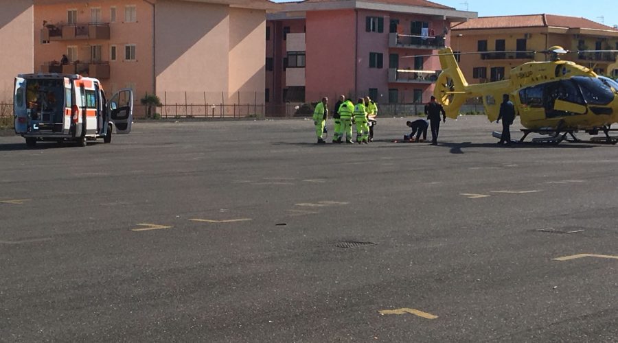 Riposto, anziana accusa malore. Intervento dell’elisoccorso VIDEO