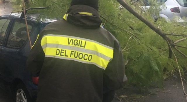 Raffiche di vento nel Catanese: disagi in autostrada. Chiuso in mattinata il Casello di Giarre DIRETTA – VIDEO