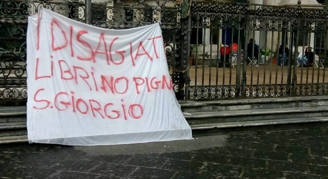 Catania, da quasi un mese in cattedrale: diritti e non favori per i “disagiati”