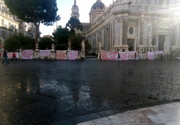 Catania, da quasi un mese in cattedrale: diritti e non favori per i "disagiati"