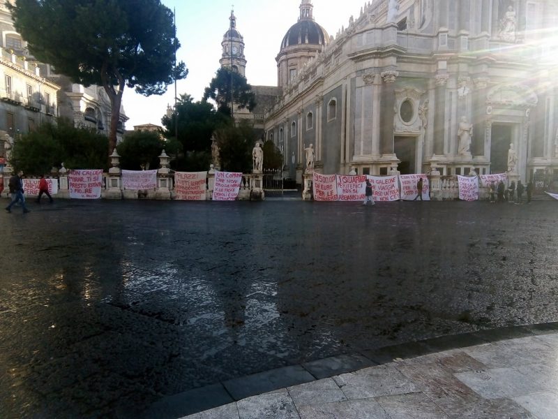 Catania, da quasi un mese in cattedrale: diritti e non favori per i “disagiati”