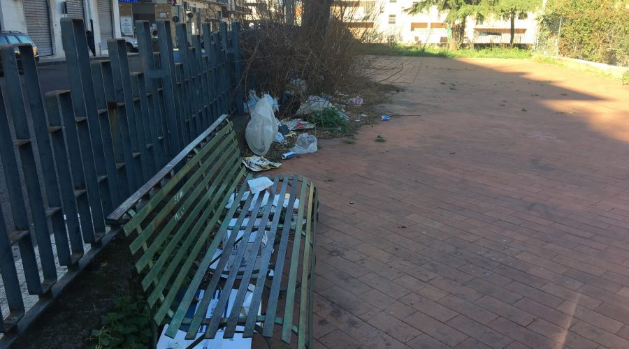 Giarre, parco degli Eroi simbolo di degrado e incuria