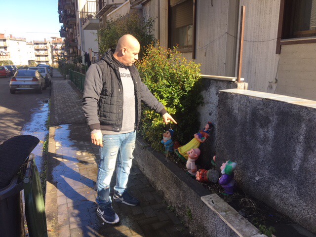 Giarre, via Romagna assediata dai topi. Residenti esasperati chiedono che il Comune intervenga VIDEO