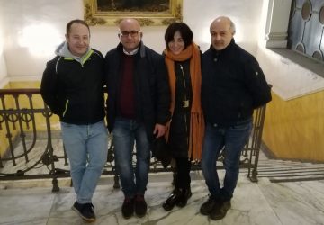 Riposto, in Consiglio approda "Noi siamo per Riposto". Polemiche sulla lapide posta a Palazzo Vigo