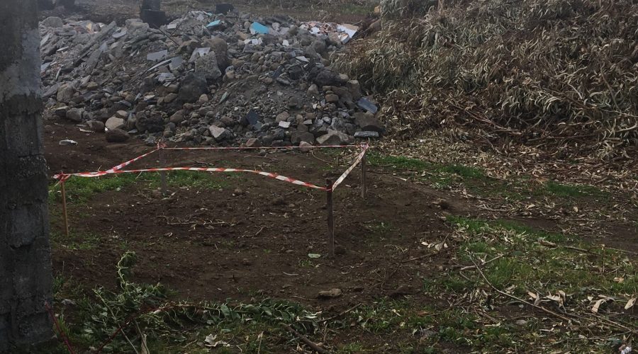 Riposto, incendio nella notte in un terreno alle spalle dell’ex Ostello della gioventù