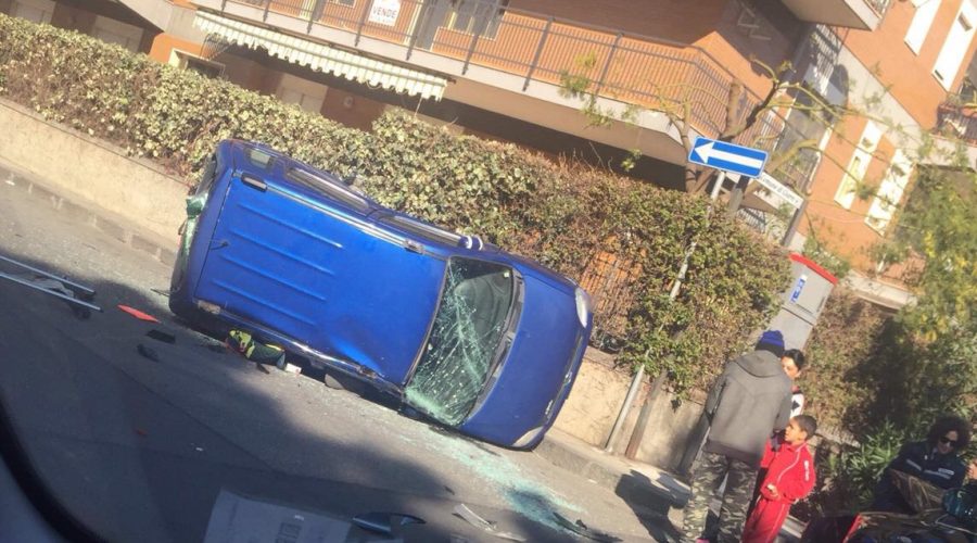 Giarre, pauroso incidente in via Metastasio: tre feriti lievi