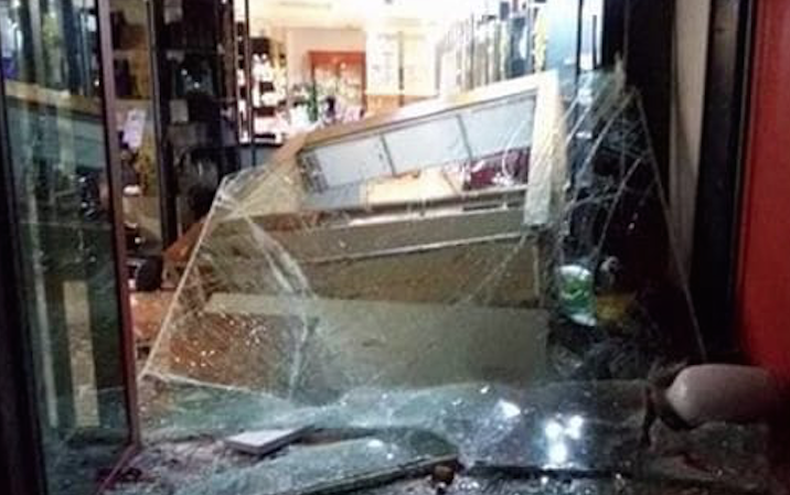 Acitrezza, furto con spaccata ad una gioielleria. Colpo da 100 mila euro