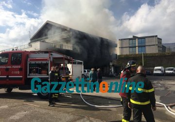 Zafferana Etnea: incendio in un capannone. Ingenti i danni VIDEO - FOTO