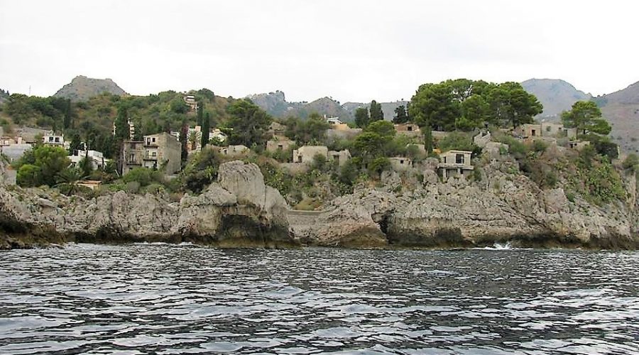 Taormina: il CGA cancella il comodato per le “Rocce”. Fiumara d’Arte non chiederà nessun risarcimento