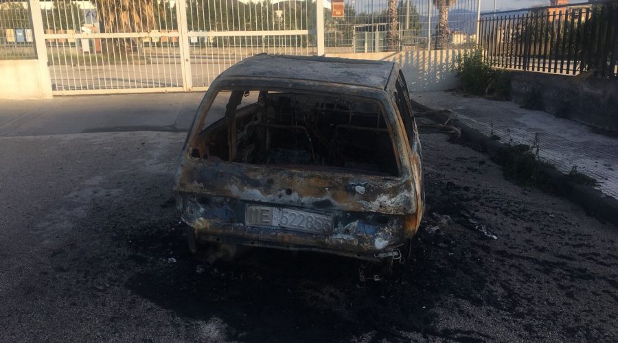 Giarre, a fuoco auto nel cuore della notte. Confermato il dolo