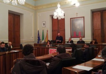 Riposto, altra seduta di Consiglio comunale flash sulla revoca dell'ex assessore Pappalardo Fiumara