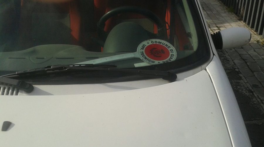 Giarre, il silenzio del sindaco sulla squallida vicenda della paletta