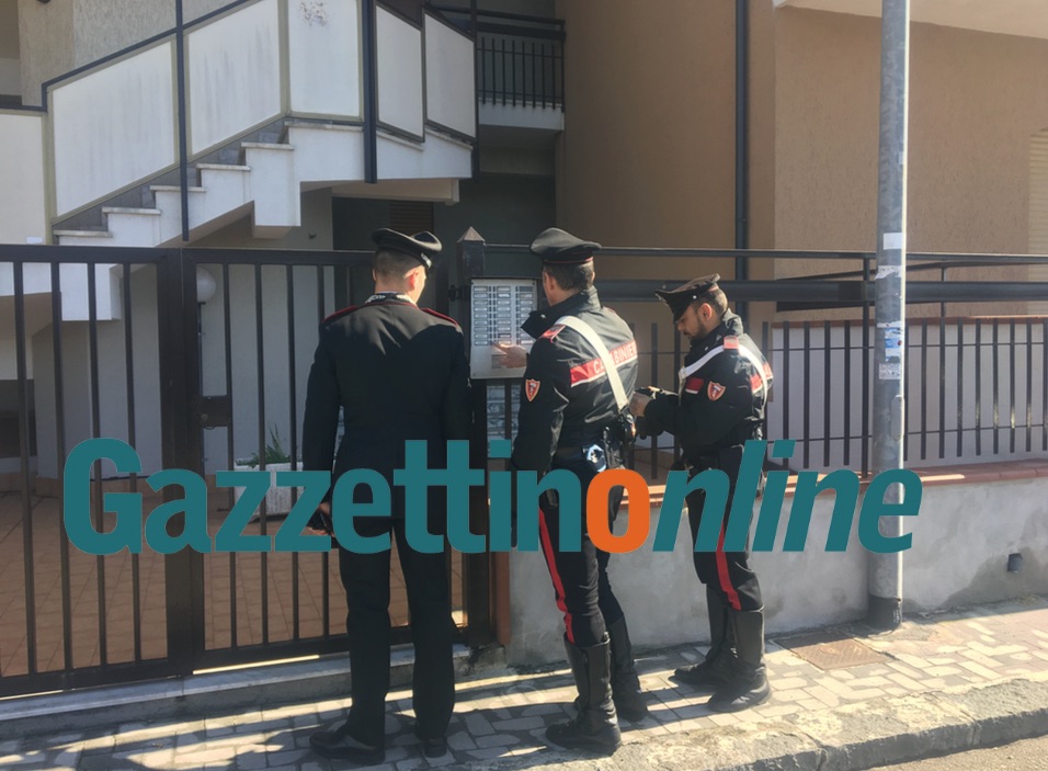 Giarre, blitz antidroga dei carabinieri in via Romagna. A Torre Archirafi scoperto laboratorio: sequestrati 2 kg di coca e 13 kg di marijuana VIDEO