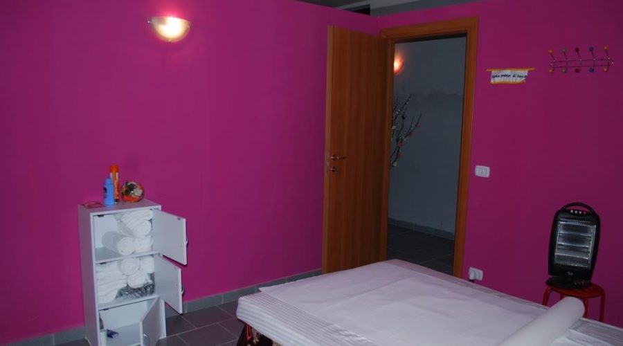 Catania, scovato un altro centro massaggi a “luci rosse”. Un arresto