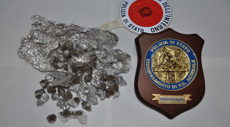 Acireale, spacciatori minorenni nel quartiere “Triangolo”: due arresti della polizia