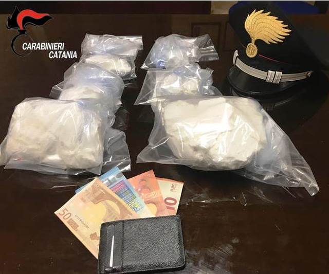 Catania, sequestrata “cocaina” per oltre 150.000 euro a San Cristoforo. Arrestato il figlio di un noto boss del quartiere