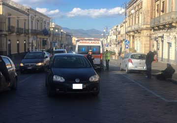 Giarre, anziana investita da un'auto in via Callipoli