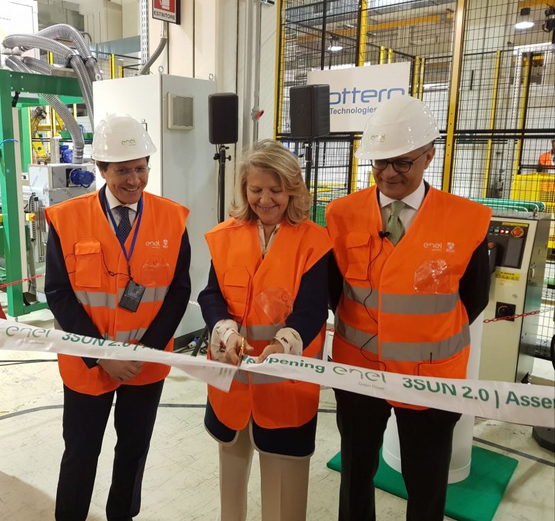 Catania, al via la nuova produzione della fabbrica 3Sun per la realizzazione di pannelli fotovoltaici bifacciali