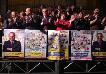 Giarre, ancora una mossa del sindaco: ringrazia Sara Giuffrida e la congeda