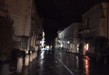 Giarre spettrale, centro storico al buio. Quartieri residenziali senza luce da mesi