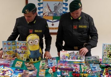 Catania, sequestrati oltre 170.000 articoli contraffatti. Denunciato il titolare