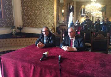 Il Comune non paga perch&eacute; la tesoreria gestita da Unicredit &egrave; bloccata. Il sindaco riceve rassicurazioni "informali"