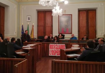 A Riposto il Consiglio approva mozione sull'Ospedale di Giarre ma senza illusioni