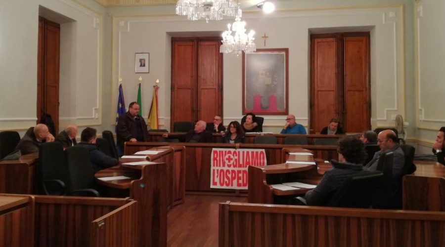 A Riposto il Consiglio approva mozione sull’Ospedale di Giarre ma senza illusioni
