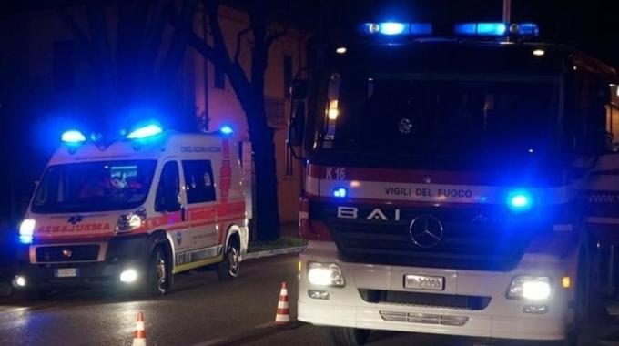 Riposto, anziana cade in casa, soccorsa da vigili del fuoco e 118