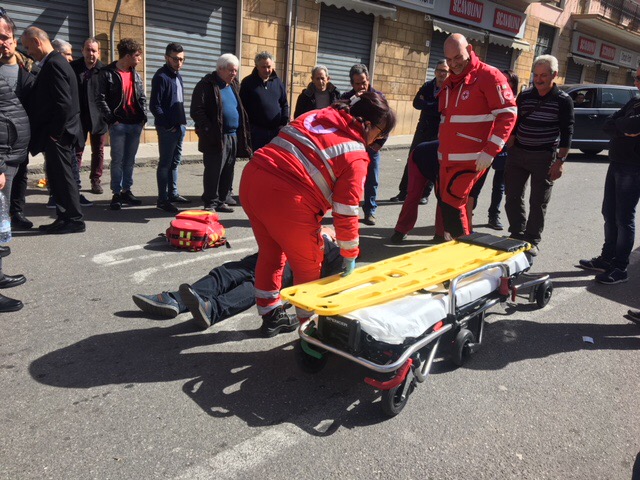 Giarre, anziano pedone travolto da una Opel Meriva in corso Lombardia