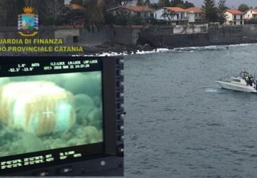 Capo Mulini (Acireale), "pescati" in mare altri 20 chili di marijuana