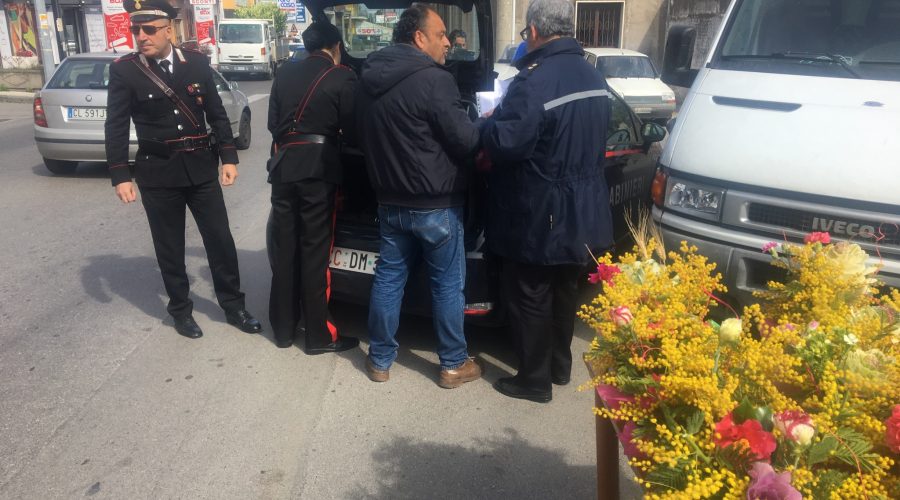 Giarre, operazione ambulanti: 4 denunciati. I venditori pronti a denunciare l’Asp: “Niente analisi sulla merce in vendita” VIDEO