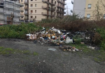 Giarre, discarica di via Teatro: aumentano i rifiuti ingombranti e quelli nocivi