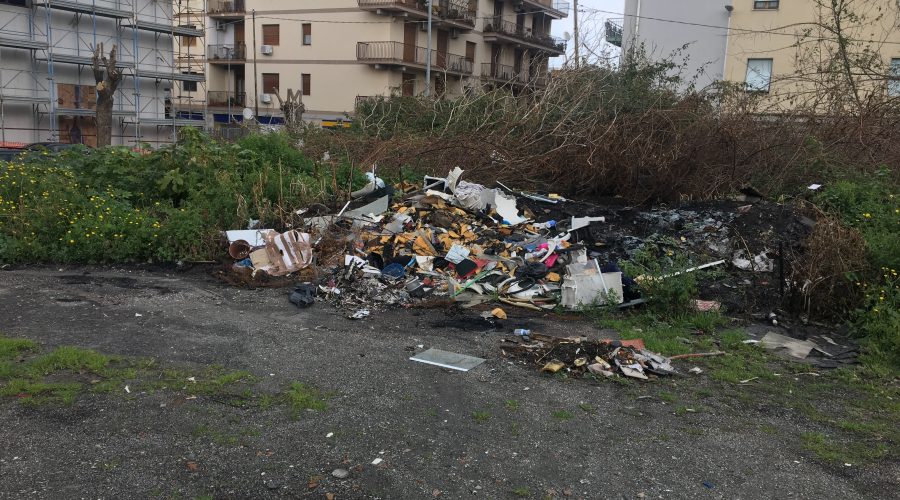 Giarre, discarica di via Teatro: aumentano i rifiuti ingombranti e quelli nocivi