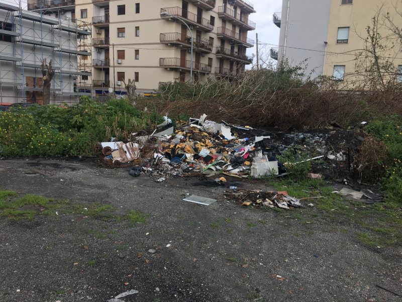 Giarre, discarica di via Teatro: aumentano i rifiuti ingombranti e quelli nocivi