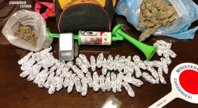 Catania, operazione antidroga: arrestati vedette e pusher nei pressi dell’Orto Botanico FOTO