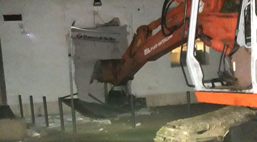 Tentano “spaccata” in banca nella zona industriale di Catania. Arrestati in otto