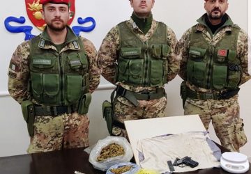 Setacciate le campagne di Patern&ograve;: rinvenuta una pistola e oltre mezzo kg di marijuana
